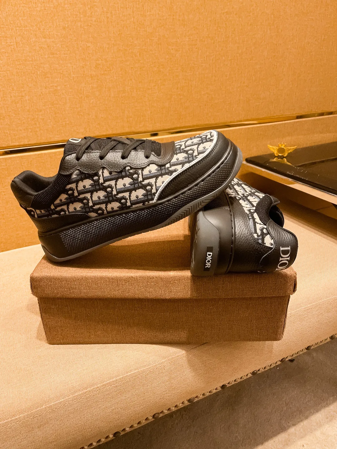 Men's shoes 💰 440💰【Dior】🔥Men's high-end brand of shoes official website 1:1 latest masterpiece: the upper is made of Italian imported first-layer cowhide with a comfortable and breathable lining➕original non-slip and wear-resistant outsole🔥, making walking more convenient and comfortable! An exclusive new model, a stunning work, a beautiful 1:1 replica [color] compared to the official quality! Create a fashionable personality to set off your uniqueness! A must-have for trendy men! Classic 🔥Size: 38-44 Color: 🔥 2⃣️colors available🔥
